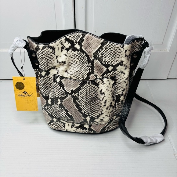 New PATRICIA NASH Lavello Leather Crossbody Bucket Bag in Python - Picture 1 of 5